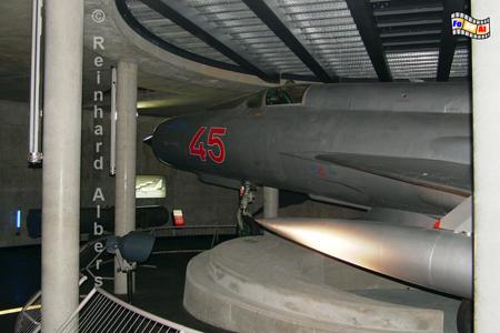 Caen - Mmorial de la Paix.
Sowjetischer Jadbomber aus der Zeit des Kalten Krieges., Normandie, Mmorial, Paix, Museum, Gedenksttte, Weltkrieg, Zweiter, Albers, Foto, foreal