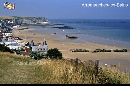 Arromanches-les-Bains. Der von den Alliierten im Rahmen der Invasion im Juni 1944 angelegte knstliche Hafen ist bei Ebbe noch deutlich zu erkennen., Normandie, Invasion, Landung, D-Day, Arromanches, Albers, Foto, foreal