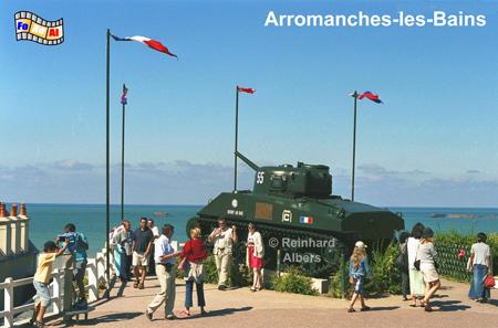 Arromanches-les-Bains. Der an diesem Ort angelegte knstliche Hafen (Mulberry) war eine der wichtigsten Voraussetzungen fr den Erfolg der Alliierten Invasion im Juni 1944., Normandie, Invasion, Landung, D-Day, Arromanches, Albers, Mulberry, Foto, foreal