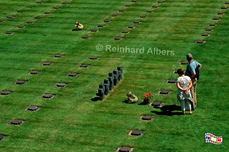 La Cambe -  Gedenksttte/Friedhof fr 21500 dt. Soldaten, die in den Kmpfen vom Juni 1944 ihr Leben verloren., Normandie, Cambe, Soldaten, Friedhof, Gedenksttte, Albers, foreal, Foto