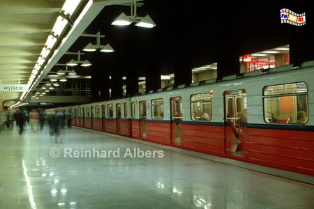 Metro - U-Bahn in Warschau, Polen, Polska, Warschau, Warszawa, Metro, U-Bahn, PNV, Foto, foreal, Albers