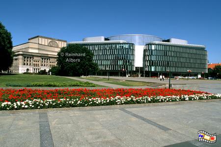 Moderner Neubau an der R�ckseite des Teatr Wielki, 