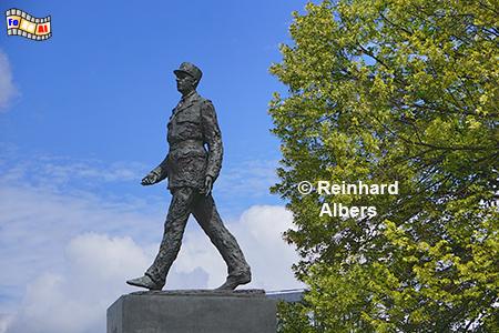 Denkmal f�r den frz. Staatspr�sidenten Charles de Gaulle, Polen, Polska, Warschau, Warszawa, Denkmal, de Gaulle, Foto, foreal, Albers,