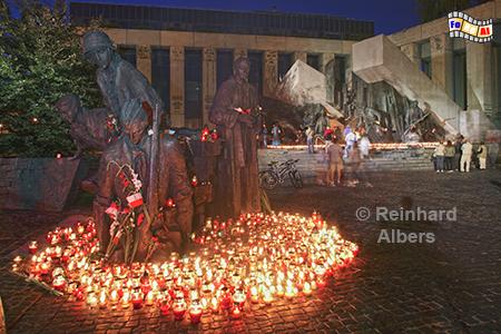 Jahrestag am Denkmal fr den Beginn des Warschauer Aufstandes am 1. August 1944., Polen, Polska, Warschau, Warszawa, Aufstand 1944, Denkmal, Jahrestag, Foto, foreal, Albers