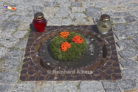 Erinnerung an den Warschauer Aufstand von 1944, in dem die Kanalisation eine wichtige Rolle spielte., Polen, Polska, Warschau, Warszawa, Aufstand 1944, Denkmal, Jahrestag, Foto, foreal, Albers