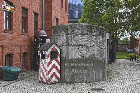 Au�engel�nde mit Bunker und Wachposten beim Museum zum Warschauer Aufstand von 1944, Polen, Polska, Warszawa, Warschau, Aufstand, Museum, Foto, foreal, Albers