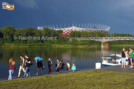 Weichselufer mit Nationalstadion im Hintergrund, 