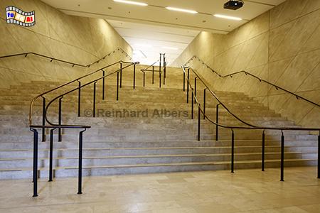 Treppe in das Untergeschoss im Jdischen Museum., Polen, Polska, Warschau, Warszawa, Museum, Juden, Albers, Foto, foreal,