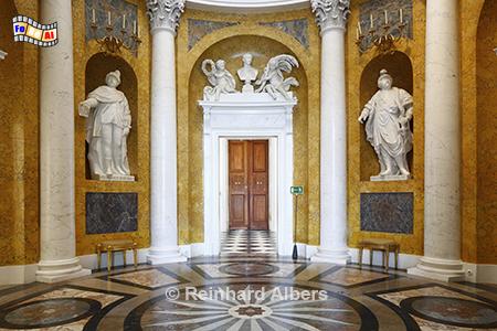 Eingangsrotunde im Palast auf der Insel., 