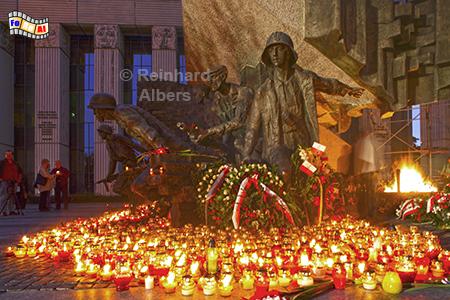 Jahrestag am Denkmal fr den Beginn des Warschauer Aufstandes am 1. August 1944., Polen, Polska, Warschau, Warszawa, Aufstand 1944, Denkmal, Jahrestag, Foto, foreal, Albers