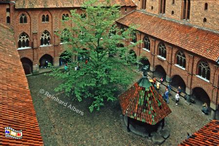 Malbork (Marienburg) - Innenhof des Hochschlosses mit Brunnen und Kreuzgang., Polen, Polska, Ermland, Warmia, Malbork, Marienburg, Albers, Foto, foreal,