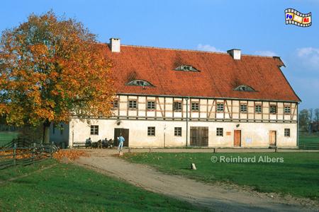 Masurisches Freilichtmuseum bei Olsztynek (Hohenstein) im Oktober., Polen, Polska, Masuren, Mazury, Skansen, Freilichtmuseum, Olsztynek, Hohenstein, Kirche, Albers, Foto, foreal