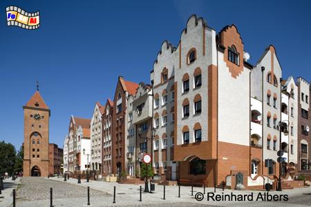 Elbląg (Elbing) - Moderner Wohnungsbau mit historisierenden Stilelementen. Im Hintergrund links das Markttor., Polen, Polska, Elbing, Elbląg, Albers, Foto, foreal