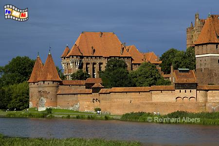 Die Grundsteinlegung f�r die m�chtige Marienburg erfolgte im Jahr 1270., Polen, Polska, Marienburg, Malbork, Nogat, Deutscher Orden, Albers, Foto, foreal
