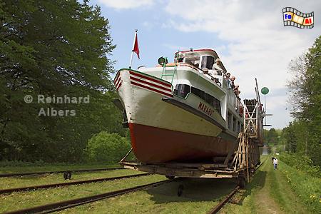 Oberlandkanal bei Buczyniec (Buchwalde). Auf Schienen werden die Boote bergauf gezogen., Polen, Polska, Oberland, Kanal, Albers, Buchwalde, Buczyniec, Rollberge, Ebene, Foto, foreal,