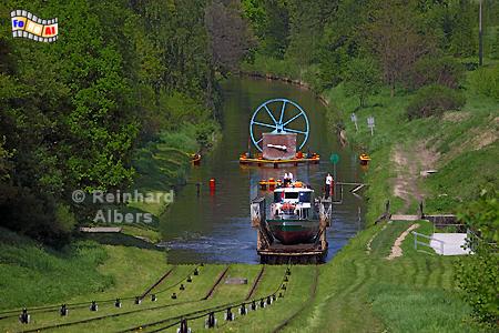 Oberlandkanal bei Buczyniec (Buchwalde). In einer Lore werden die Schiffe bergauf gezogen., Polen, Polska, Oberland, Kanal, Albers, Rollberge, Ebene, Foto, foreal,