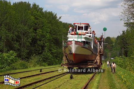 Oberlandkanal bei Buczyniec (Buchwalde). In einer Lore werden die Schiffe bergauf gezogen., Polen, Polska, Oberland, Kanal, Albers, Buchwalde, Buczyniec, Rollberge, Ebene, Foto, foreal,