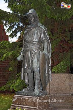Statue des Hochmeisters Hermann von Salza im
Innenhof der Marienburg., Polen, Orden, Marienburg, Hochmeister, Salza, Albers, Foto, foreal,