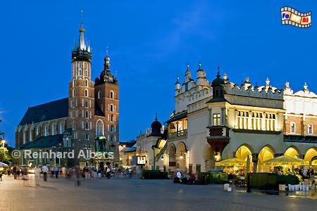 Krakau - Hauptmarkt mit Marienkirche und Tuchhallen., Polen, Polska, Krakau, Krakw, Rynek Glwny, Hauptmarkt, Marienkirche, Tuchhallen, foreal, Foto