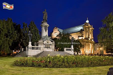 Warschau - Knigstrakt mit Denkmal fr Adam Mickiewicz und der Karmeliterkirche im Hintergrund., Polen, Warschau, foreal, Reinhard, Albers, Foto, Mickiewicz, Knigstrakt