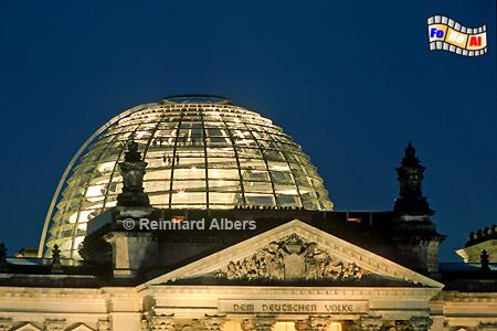 Reichstag mit beleuchteter Kuppel, Berlin, Parlament, Reichstag, foreal, Bundestag, Wallot