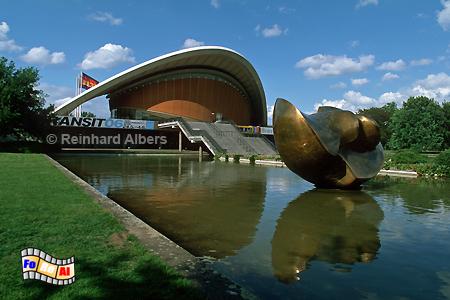 Kongresshalle, erbaut 1957.
Heute lautet der offizielle Name: Haus der Kulturen der Welt., Berlin, Kongresshalle, Kulturen, Schwangere Auster,