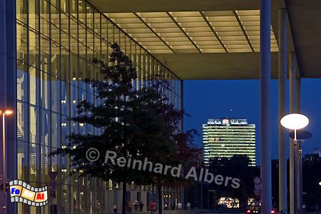 Durchblick durch die Vorhalle des Paul-L�be-Hauses auf die DB-Zentrale am Potsdamer Platz., Berlin, L�be, DB-Zentrale, Potsdamer Platz
