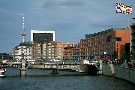 Berlin, Fernsehturm, Charit� und ARD-Hauptstadtstudio (rechts vorn im Bild), Berlin, Fernsehturm, Charit�, ARD, Studio