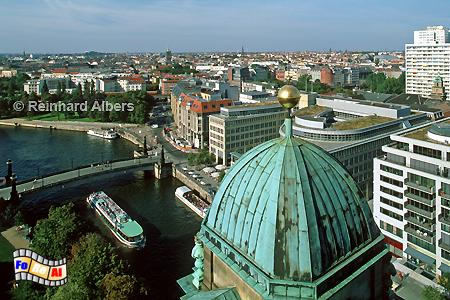 Ausblick von der Kuppel des Berliner Domes auf die Spree., Berlin, Dom, Spree