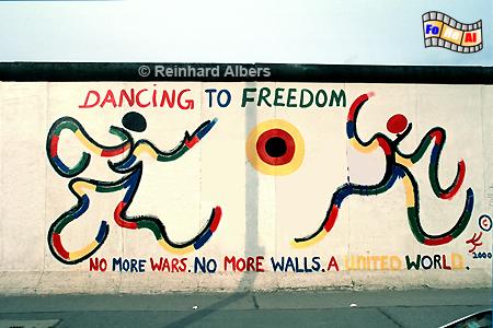 East Side Gallery - An der Mhlenstrae befindet sich ein 1,3 km langer Rest der Mauer, der bunt bemalt ist., Berlin, Mauer, Mhlenstrae, East, Side, Gallery