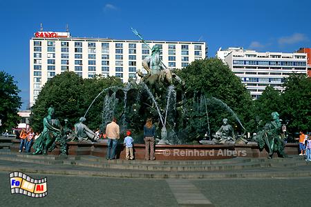 Der Neptunbrunnen wurde 1891 von Reinhold Begas geschaffen., Berlin, Neptunbrunnen, Begas