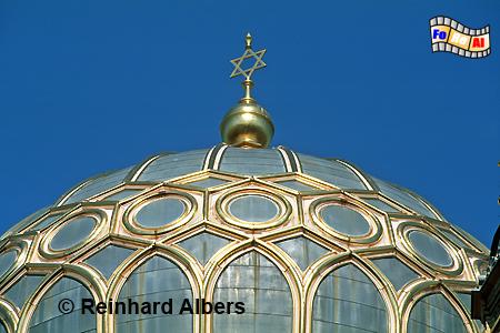 Die Neue Synagoge wurde 1860-66
nach Pl�nen von Eduard Knoblauch und Friedrich August St�ler im maurisch-byzantinischen Stil errichtet., Berlin, Synagoge, Oranienburger, Knoblauch, St�ler