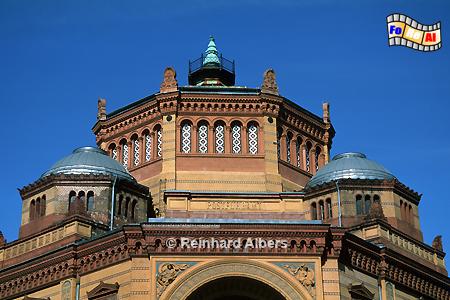 An der Kreuzung Oranienburger und Tucholskystra�e steht das 1875/81 errichtete Postfuhramt., Berlin, Oranienburger, Post, Postfuhramt,