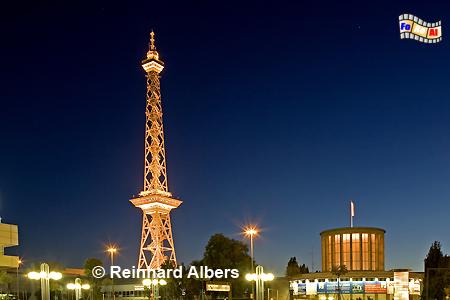 Der 1926 eingeweihte Funkturm ist  138 m hoch. 1930 wurde von ihm das erste Fernsehbild der Welt ausgestrahlt., Berlin, Funkturm, Messe, Fernsehen