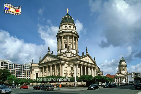 Deutscher und Franzsischer Dom (im Hintergrund) auf dem Gendarmenmarkt., Berlin, Gendarmenmarkt, Dom,