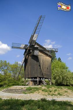 Bockwindmhle im Technikmuseum in der Trebbiner Strae 9. Errichtet 1820 in Kpenick. 1872 Umsetzung nach Bohnsdorf. Seit 1983 Standort im Museum., Berlin, Technikmuseum, Mhle, Bockwindmhle, Kpenick