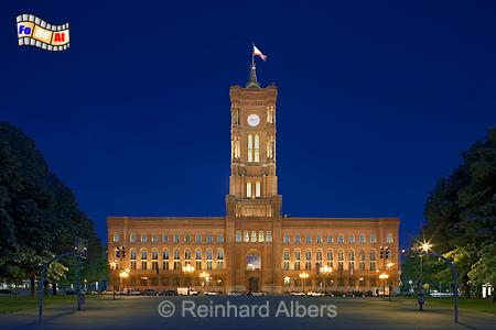 Das Rote Rathaus mit seinem 74 m hohen Turm., Berlin, Rathaus, Rotes, Waesemann, Albers, foreal, Foto