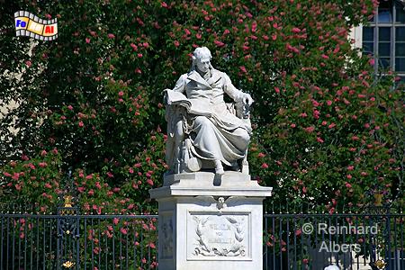 Denkmal f�r Wilhelm von Humboldt vor der nach ihm benannten Universit�t, Berlin, Humboldt, Universit�t, Wilhelm,
