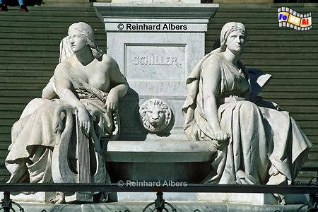 Sockel des Schiller-Denkmals vor dem Schauspielhaus auf dem Gendarmenmarkt, Berlin, Gendarmenmarkt, Dom, Schauspielhaus, Theater, Schiller, Albers, foreal, Foto