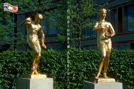 Goldene Barockfiguren im Garten der Niederschsischen Landesvertretung. Die Originale stehen in Parks und Grten von Herrenhusern in Hannover., Berlin, Niederschsische, Landesvertretung, Barock, Figuren, Albers, foreal, Foto