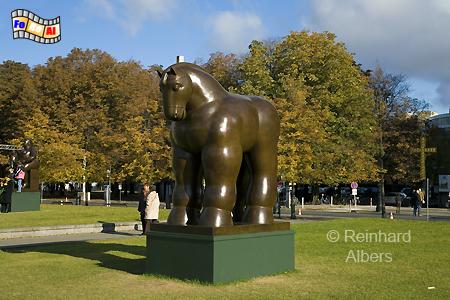 Skulptur des kolumbianschen K�nstlers Fernando Botero im Lustgarten., Berlin, Lustgarten, Skulpturen, Botero, Fernando, Albers, foreal, Foto