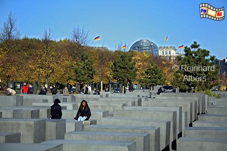 Holocaust Gedenkst�tte mit 2711 Stelen zur Erinnerung an die Vielzahl ermordeter Juden Europas., Berlin, Gedenkst�tte, Holocaust, Stelen, Eisenmann, Foto, foreal, Albers