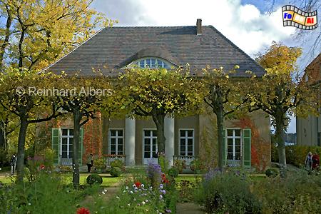 Im Jahr 1909 lie� sich der K�nstler Max Liebermann am Wannsee eine Villa errichten, die er selbst als 