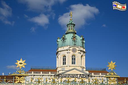 Schloss Charlottenburg gilt als Berlins schnstes Barockschloss., Berlin, Schloss, Charlottenburg, Nering, Gthe, Kuppel