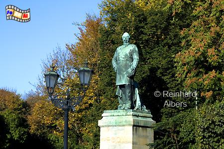 Denkmal f�r Albrecht von Roon (1803-79) am Gro�en Stern.
Roon war preu�ischer Kriegsminister und wurde 1873 zum Feldmarschall ernannt., Berlin, Roon, Denkmal, Gro�er Stern, Albers, Foto, foreal