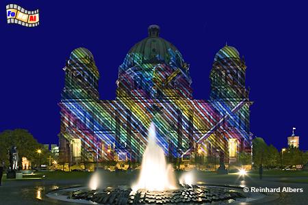 Berliner Dom - bunt angestrahlt im Rahmen des Festival-of-Lights 2007, Berlin, Dom, Boumann, Albers, Foto, foreal, Festival-of-Lights