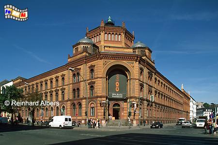 Das ehemalige Postfuhramt in der Oranienburger Strae wurde von Carl Schwatlo als prachtvoller Klinkerbau mit aufwendigem Terrakottaschmuck konzipiert., Berlin, Oranienburger, Post, Postfuhramt, Albers, foreal, Foto