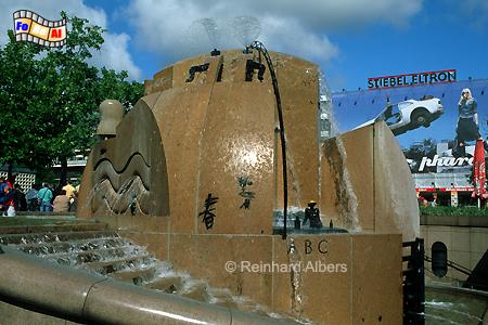 Weltkugelbrunnen vor dem Europacenter, Berlin, Brunnen, Weltkugel, Weltkugelbrunnen, Europacenter, Albers, foreal, Foto