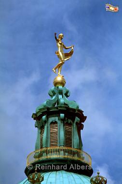 Fortunastatue auf der Kuppel vom Schloss Charlottenburg., Berlin, Charlottenburg, Schloss, Fortuna, Foto, Albers, foreal,Scloss Charlottenburg