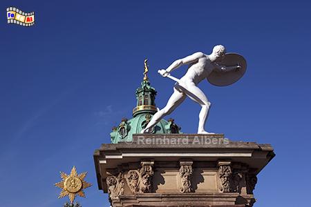 Borghesischer Fechter am Eingang zum Ehrenhof von Schloss Charlottenburg., Berlin, Schloss, Charlottenburg, Borghesischer, K�mpfer, Fechter, Albers, Foto, foreal,